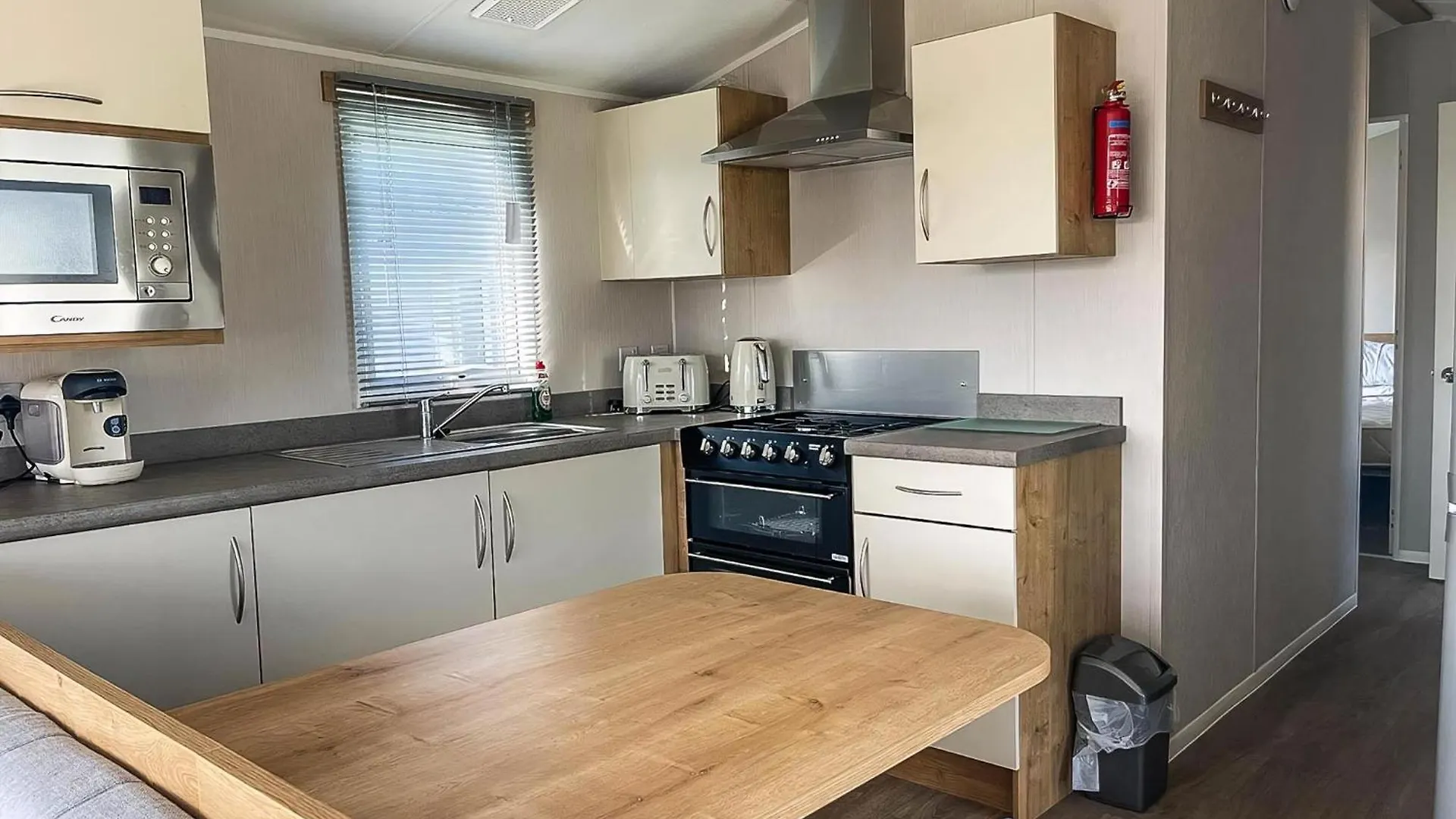Hotel Lovely 8 Berth Caravan For Hire At Barmston Beach Holiday Park Ref 62002O Lund Kemp